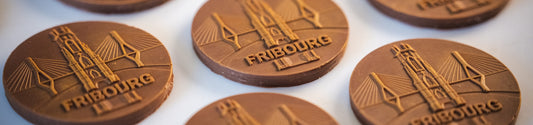 Boîte collector de 8 médailles en chocolat au lait et noir (4 de chaque) – édition limit